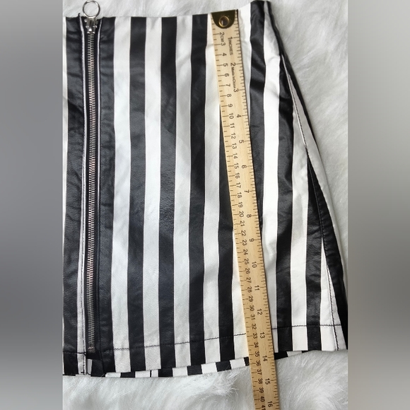 Forever 21 Striped miniSkirt - Picture 8 of 12